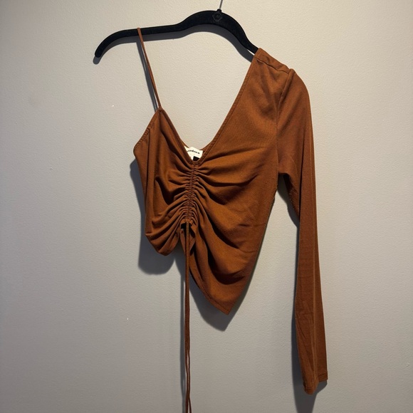 Superdown Brown Ruched Asymmetrical Top - Picture 3 of 5